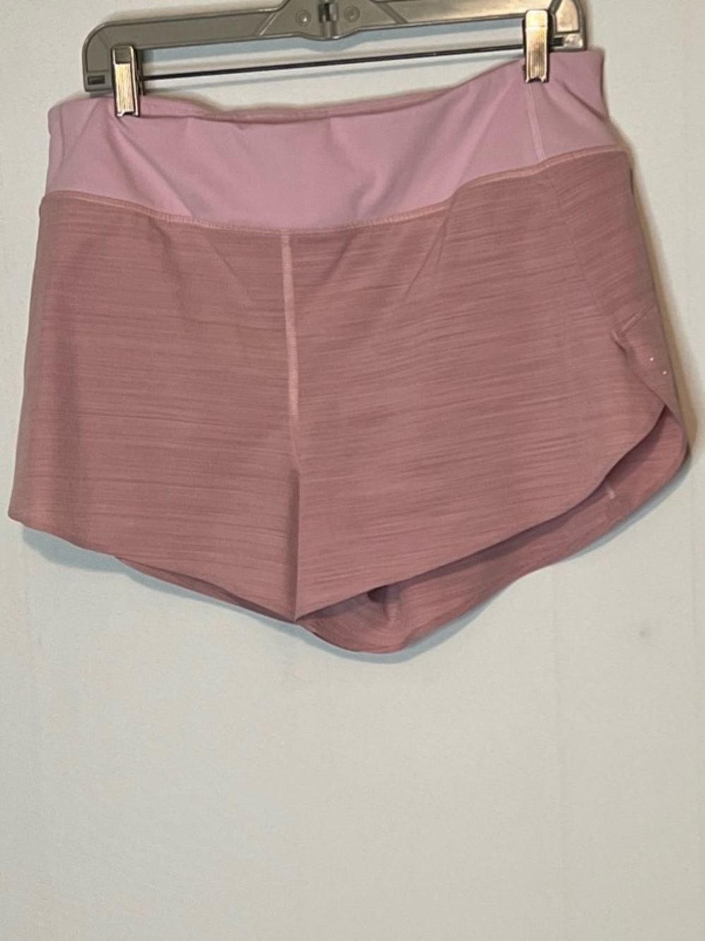 Athleta Run With It 3.5 Pink Running Shorts Size L Lined Textured Drawstring